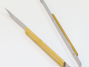 Pinça/ Pegador p/churrasco aço inox cabo bambu 38cm - 1929