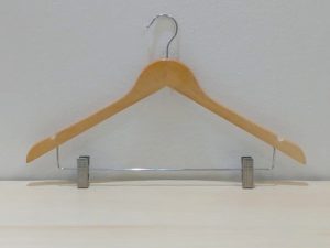 Cabide de Madeira com Presilhas de Metal